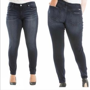 NWT Kancan Darkwash Lifting Skinny Jeans - Curvy